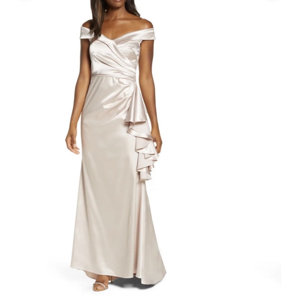 NWT Eliza J Portrait Collar Satin Gown
